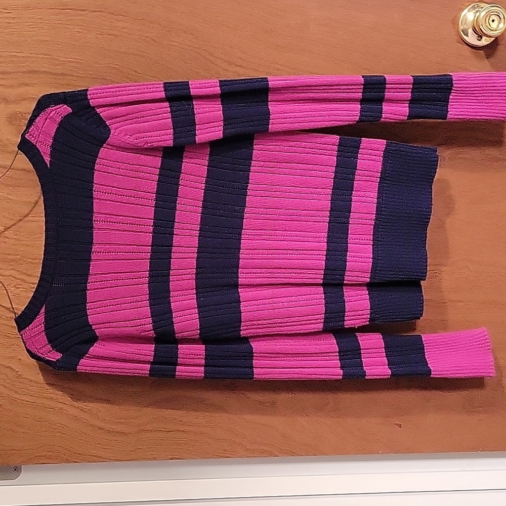 Sweater - Picture 4 of 4